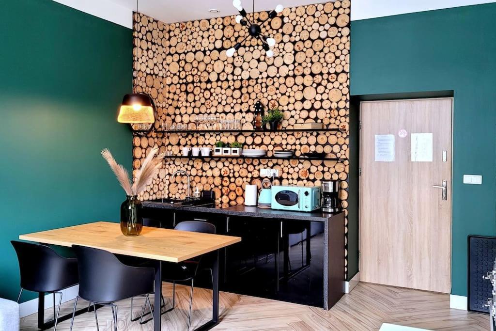 Apartment Wild & Huge Comfy 5 Min To Main Square