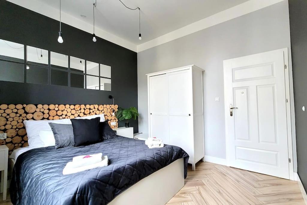 Apartment Wild & Huge Comfy 5 Min To Main Square *